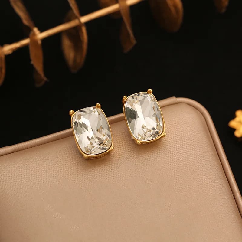 Anting-anting Butang Mutiara Bentuk Kupu-kupu