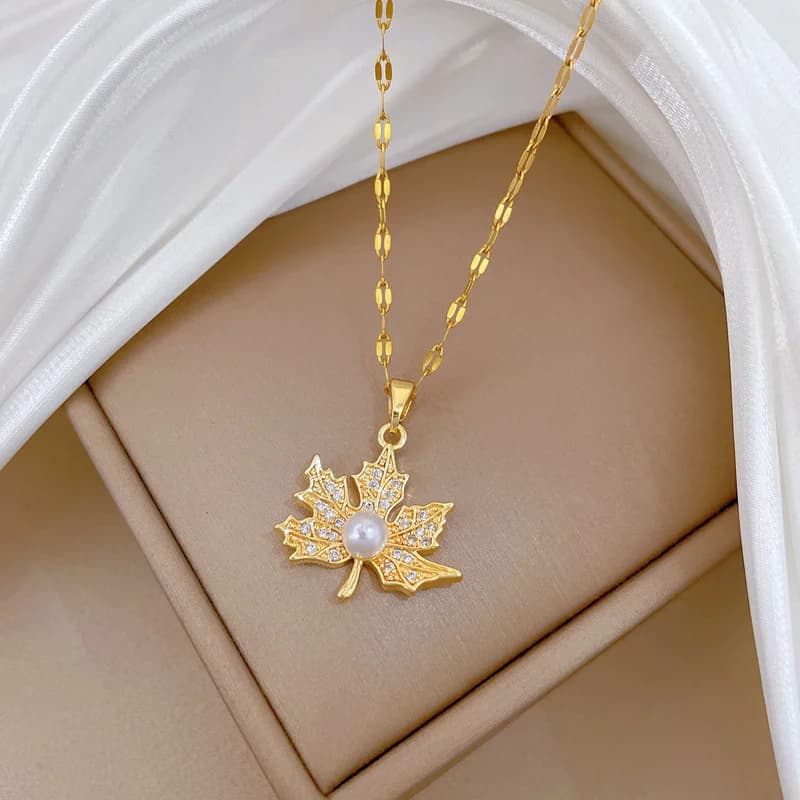 Kalung Loket Mutiara Daun Maple Berlapis Emas