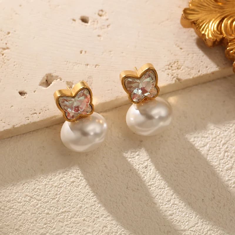 Anting-anting Butang Mutiara Bentuk Kupu-kupu