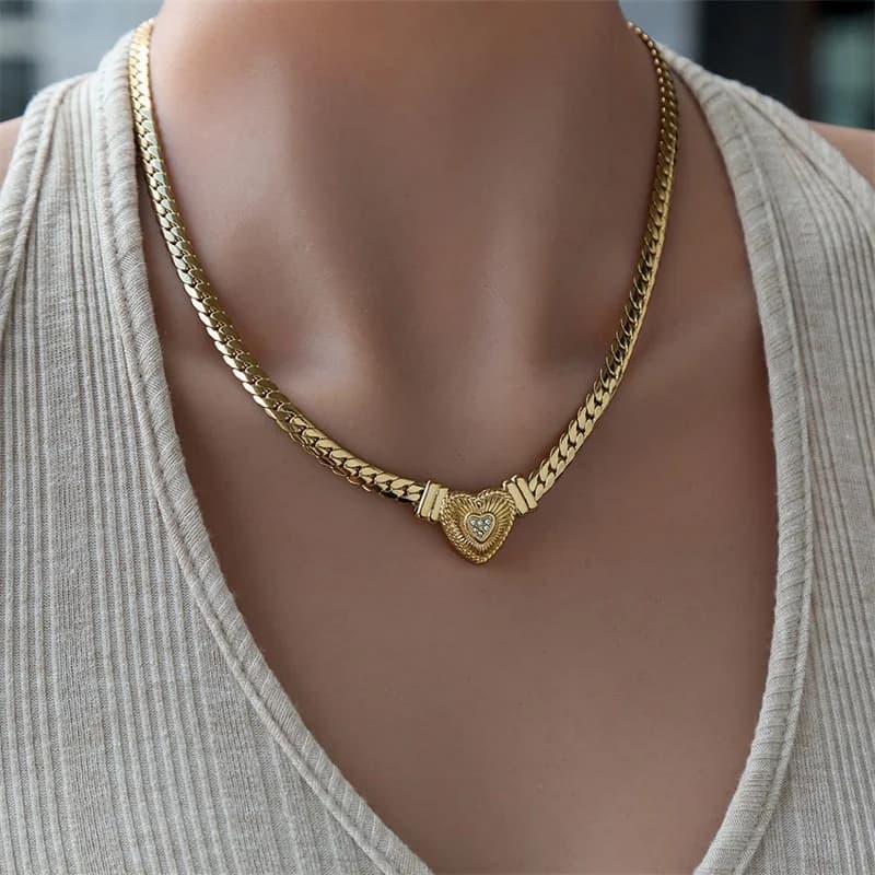 Rantai Leher Choker Hati Emas