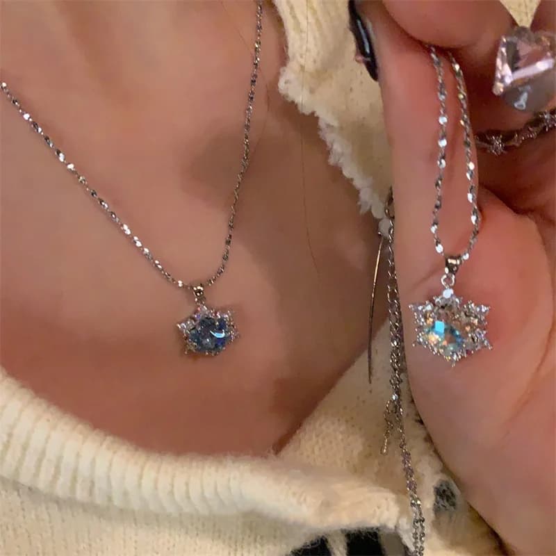 Kalung Loket Kubik Zirkonia Serpihan Salji