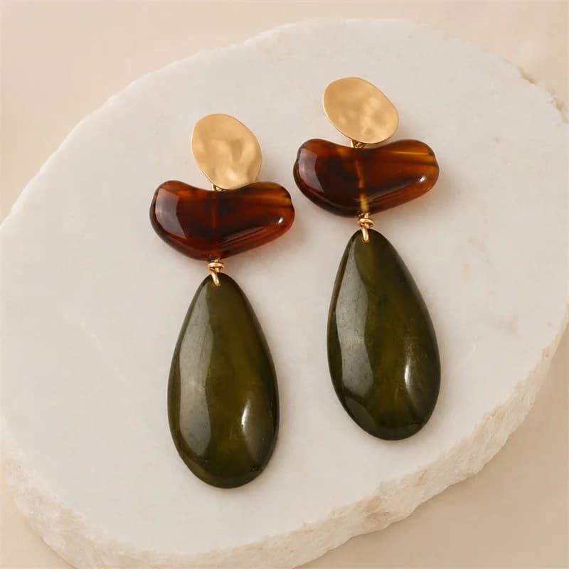 Anting-anting Juntai Resin Gaya Vintage