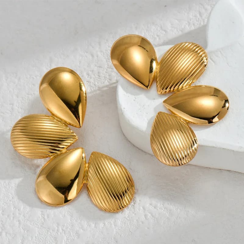 Anting Stud & Gantung Motif Bunga Warna Emas