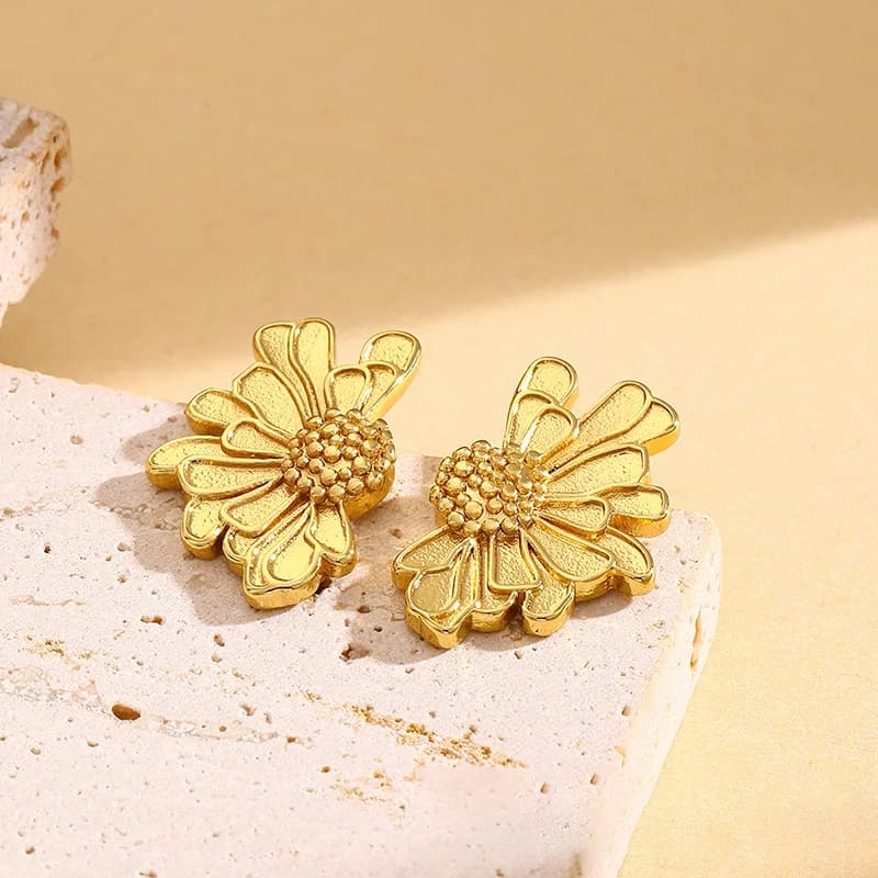 Anting Stud & Gantung Motif Bunga Warna Emas