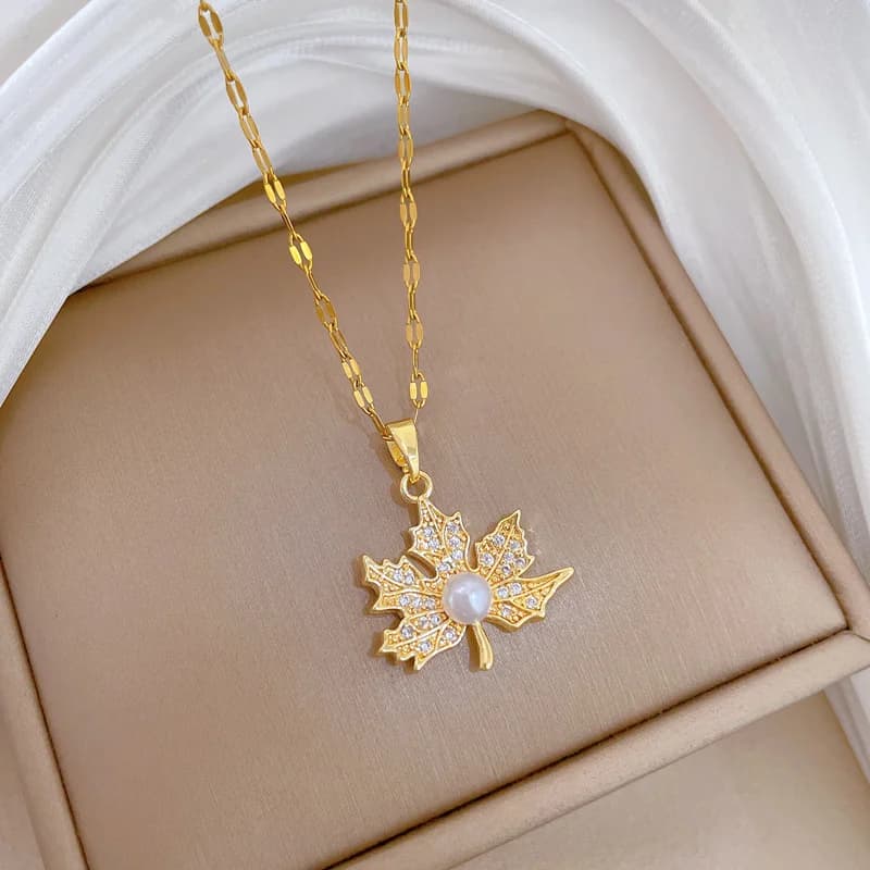 Kalung Loket Mutiara Daun Maple Berlapis Emas