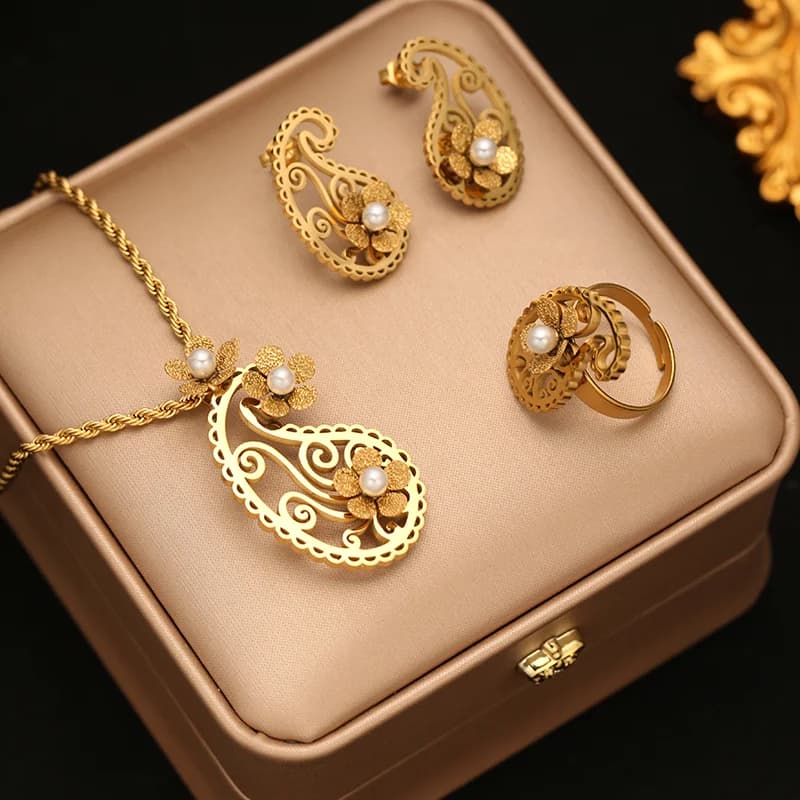 Set Kalung, Anting-anting & Cincin Mutiara Mata Air Vintage