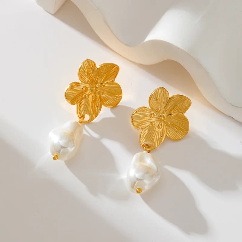 Anting-anting Juntai Batu Biru, Disalut Emas