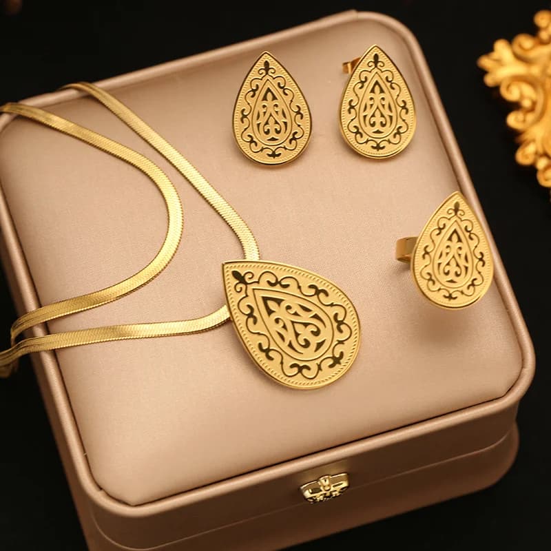 Set Kalung, Anting-anting & Cincin Mutiara Mata Air Vintage