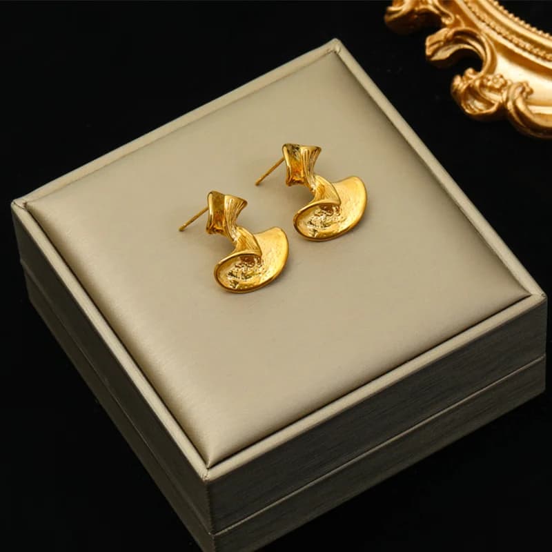 Anting-anting Stud Warna Emas Kecil
