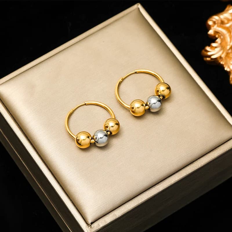 Anting-Anting Loket Manik Bola Emas