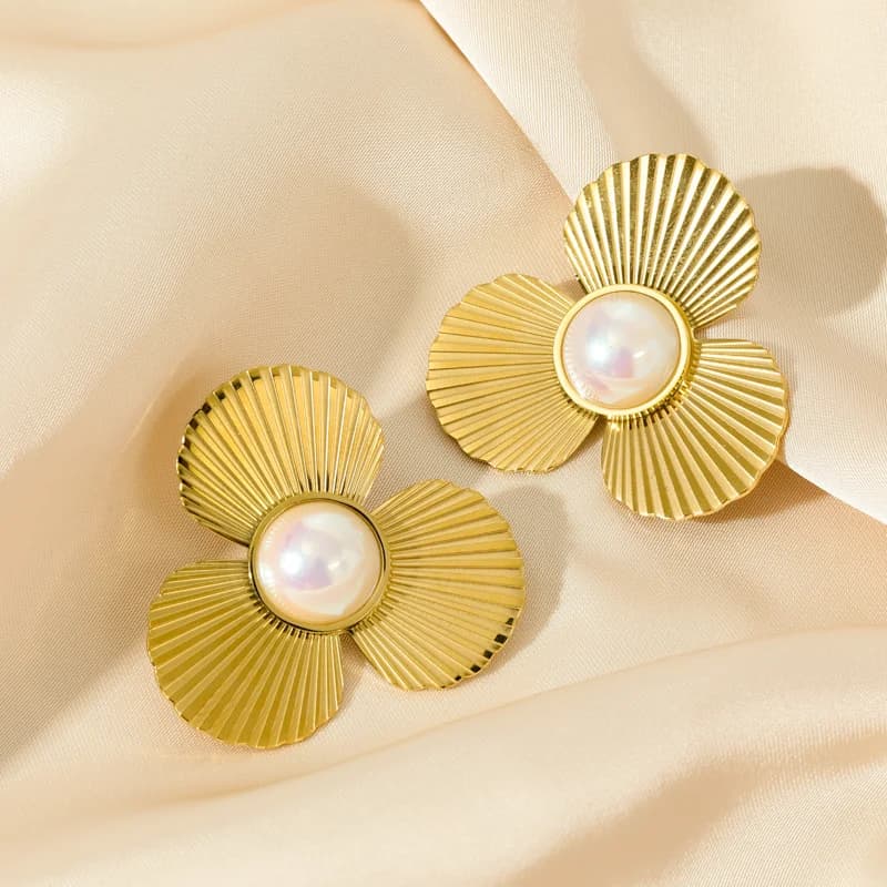 Anting-anting Mutiara Stud Emas