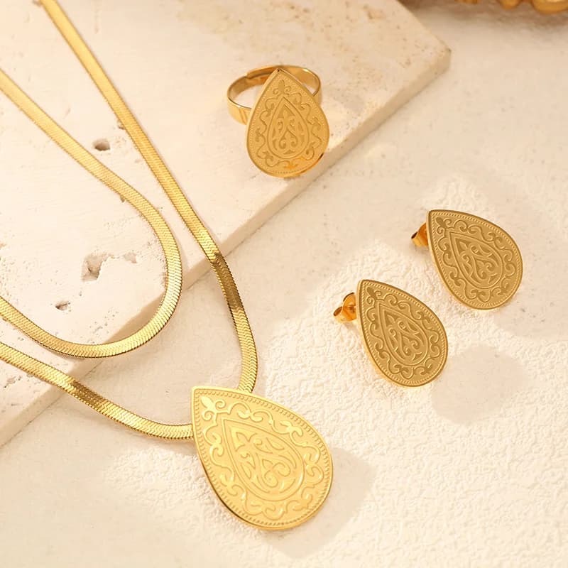 Set Kalung, Anting-anting & Cincin Mutiara Mata Air Vintage