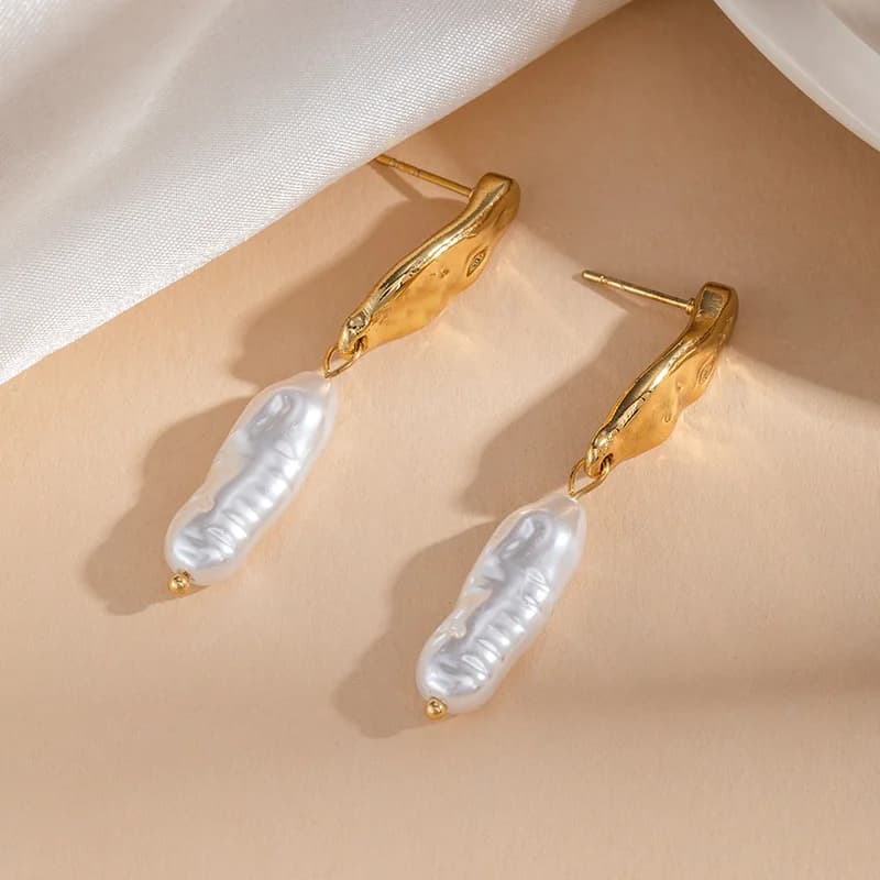 Anting-Anting Mutiara Irregular Rumbai