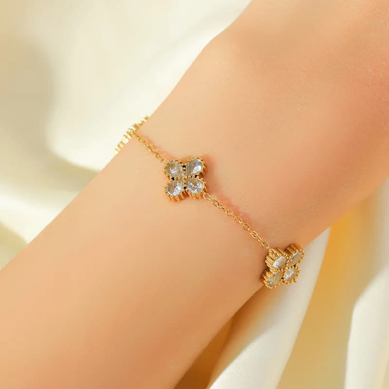Set Zirkon Bunga: Rantai Leher, Anting-anting & Gelang
