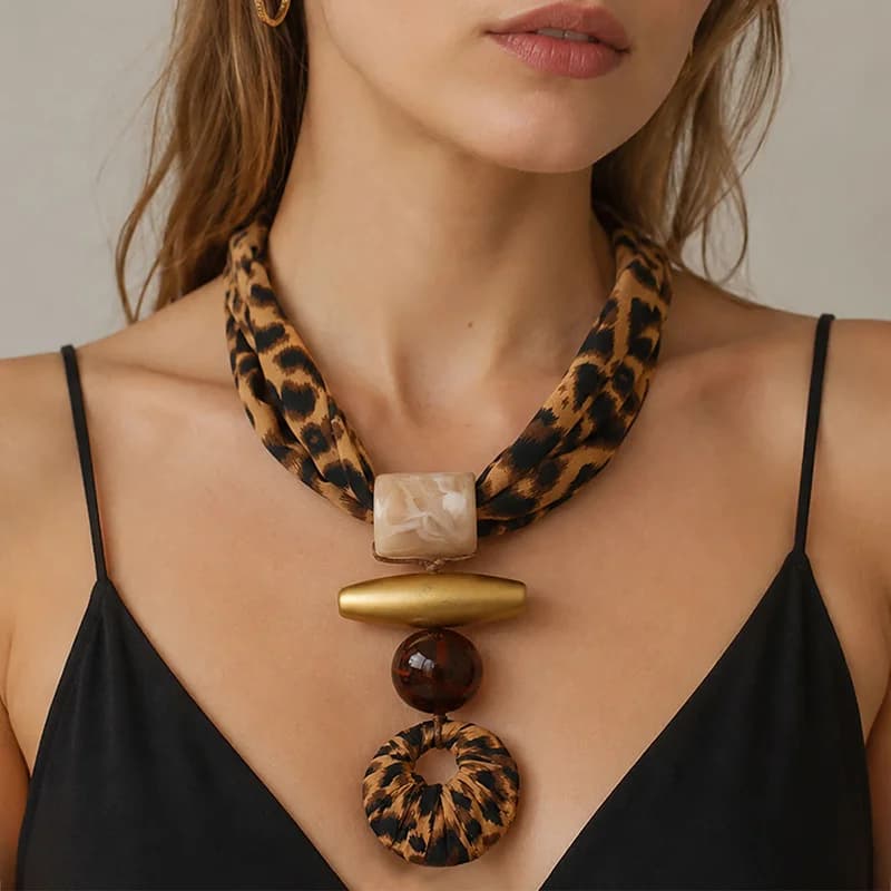 Kalung Choker Bohemian Resin Coklat