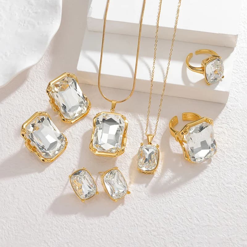 Set Rantai Leher, Anting-anting, dan Cincin Kristal Keluli Tahan Karat