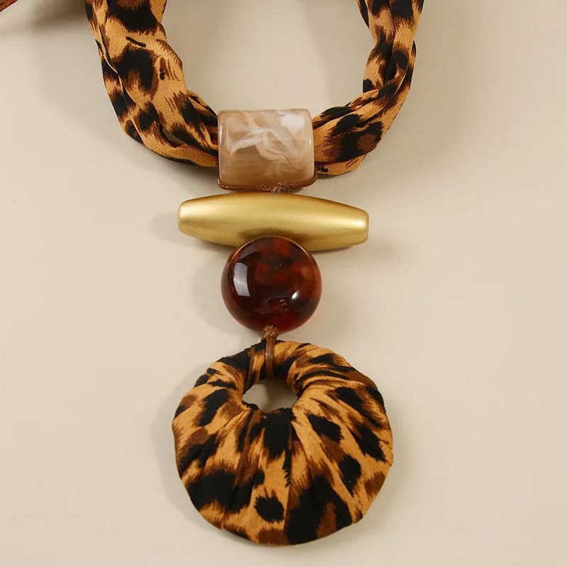 Kalung Loket Resin Corak Harimau Bintang