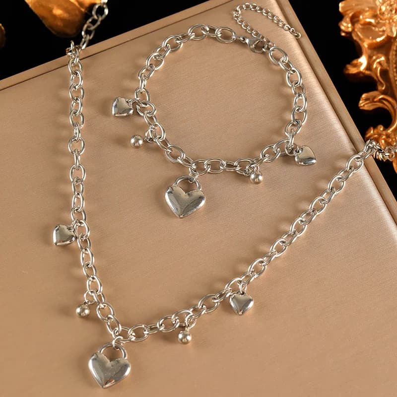 Set Kalung dan Gelang Manik Hati Emas