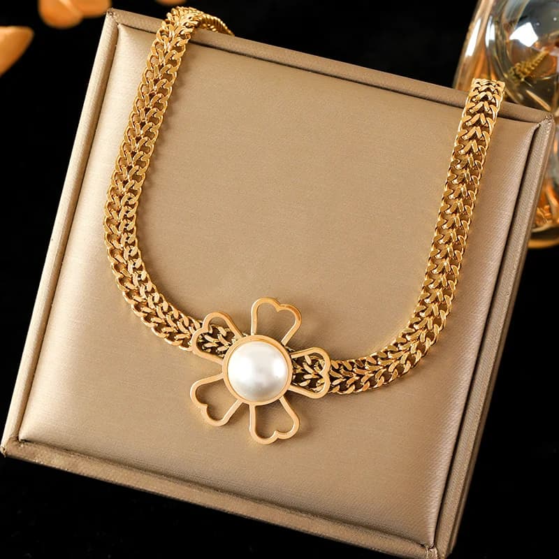 Set Kalung dan Anting-anting Bunga Batu Hitam