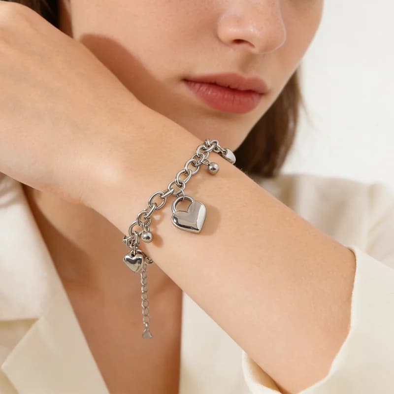 Gelang Manik Charm Hati Warna Perak