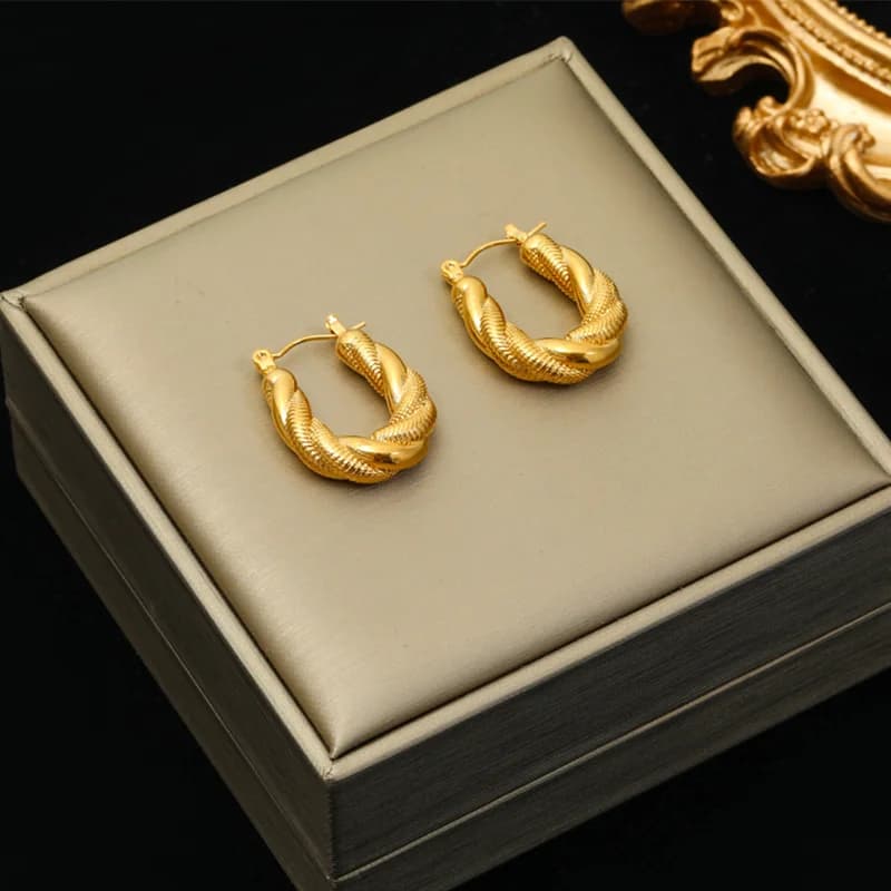 Anting-anting Lingkaran Geometri Berpilin, Warna Emas