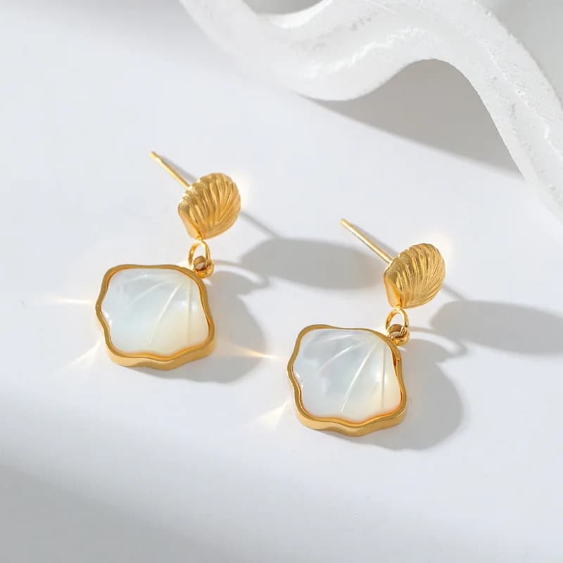 Anting-anting Jatuh Kelopak Kerang Batu Putih Baja Tahan Karat 316L
