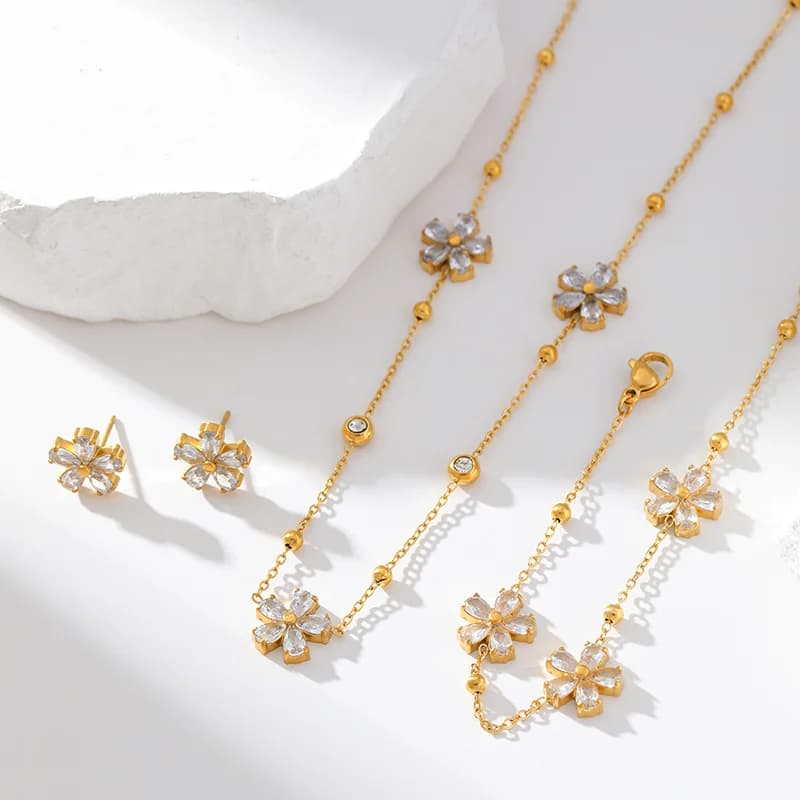 Set Zirkon Bunga: Rantai Leher, Anting-anting & Gelang