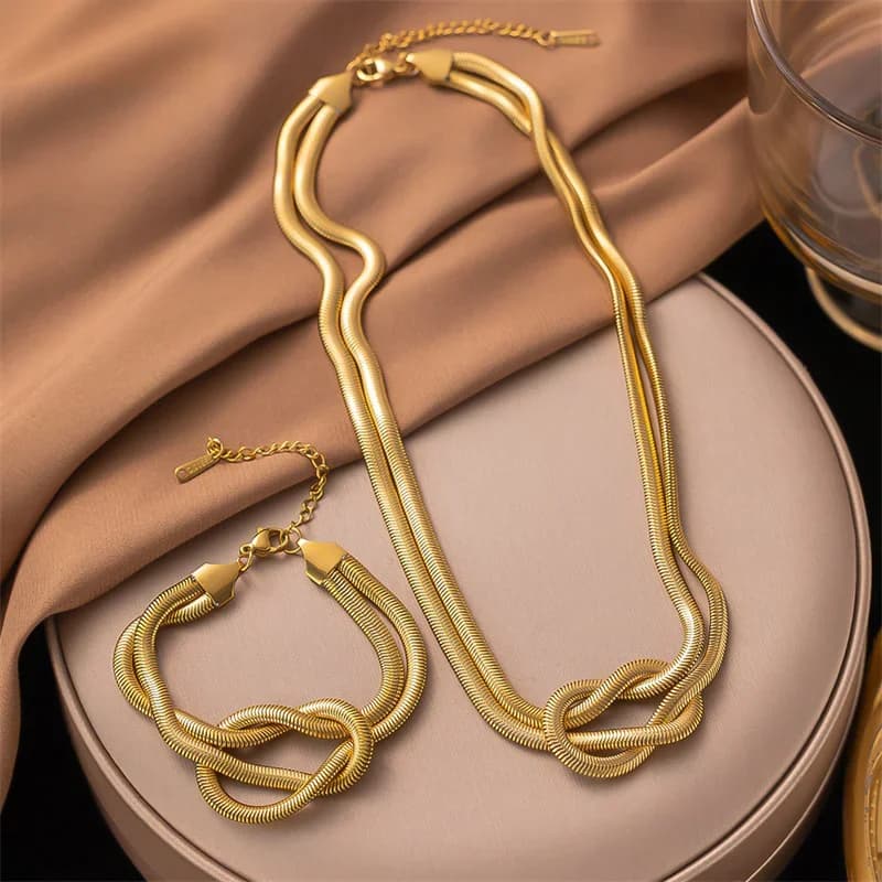 Set Rantai Leher dan Gelang Tangan Berikat Berwarna Emas