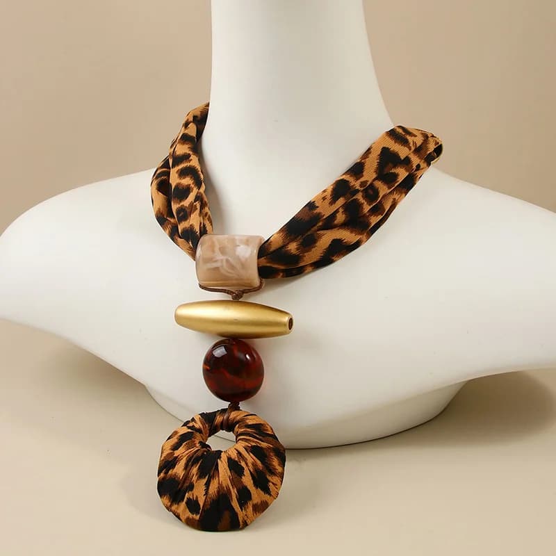 Kalung Loket Resin Corak Harimau Bintang