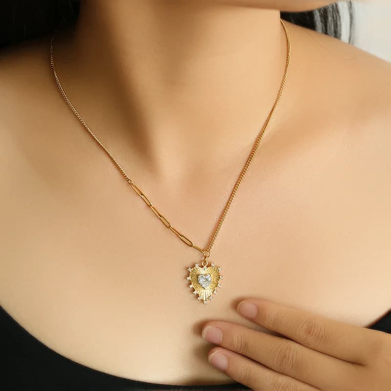 Kalung Loket Zirkon Hati Romantik, Emas