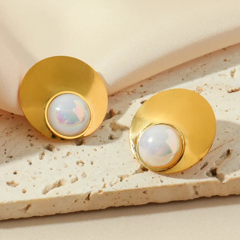 Anting-anting Mutiara Stud Emas